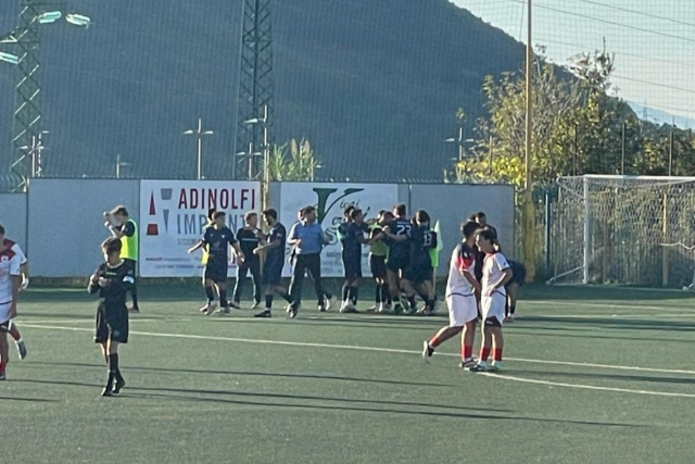 I Foxes passano sul campo del Piccolo Stadio Red Lions
